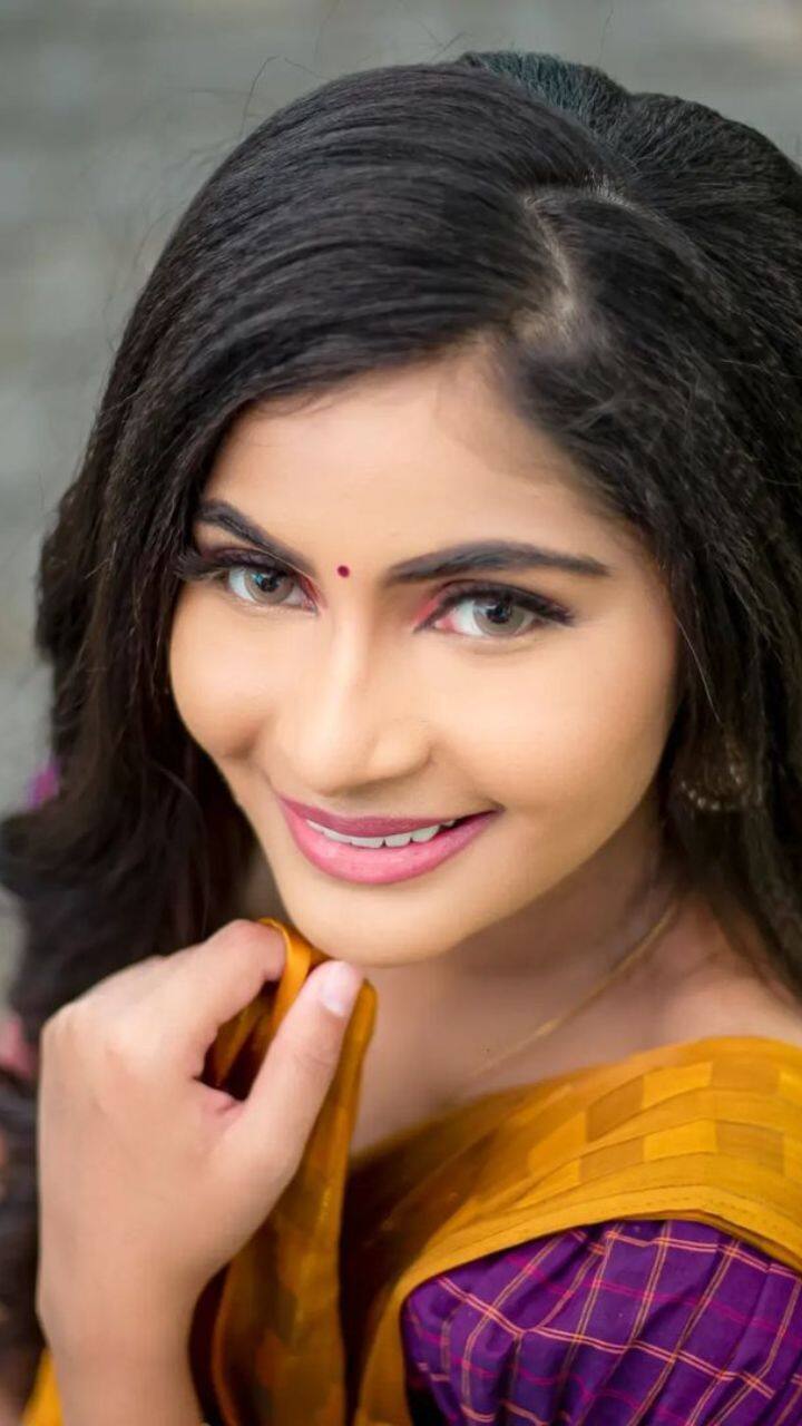 முகத்தில் க்ரீமை பூசி நாமினேஷனுக்கான காரணத்தையும் சொல்ல வேண்டும் என்ற அறிவிப்பும் கொடுக்கப்பட்டது