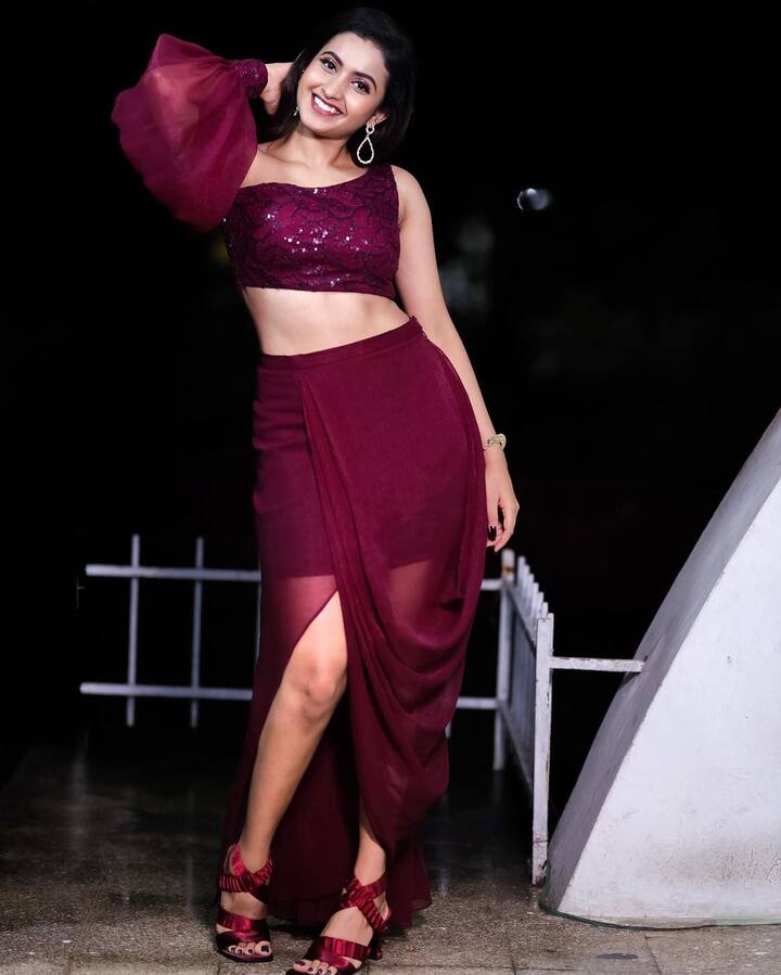 అనతికాలంలోనే టాప్ యాంకర్ గా గుర్తింపు.Photo Credit@Deepika Pilli/instagram