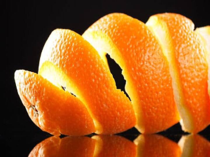 संत्र्याच्या सालीमध्ये असलेल्या फायबरमुळे पचनक्रिया सुधारते, ज्यामुळे पोटाच्या समस्या दूर राहतात.