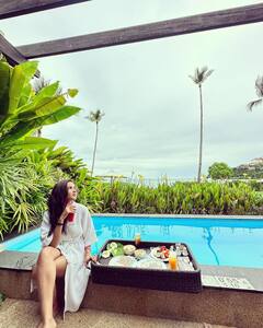 Jasmin Bhasin Photos: बाथरोब पहने जैस्मिन भसीन ने शेयर की दिलकश तस्वीरें, फैंस को दिखाई थाइलैंड वेकशन की झलक