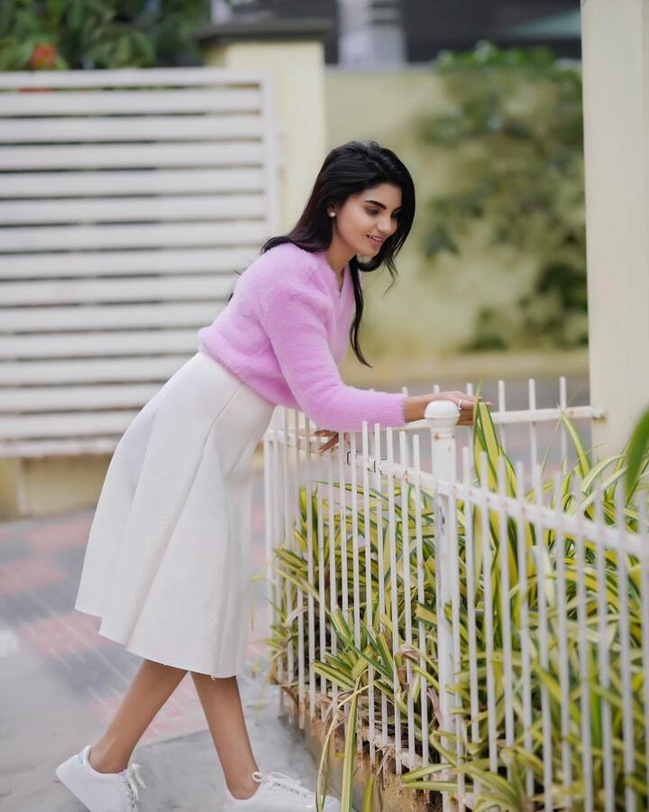 జబర్దస్త్ వర్ష అందమైన ఫోటోలు  -Image credit: Jabardasth Varsha/Instagram