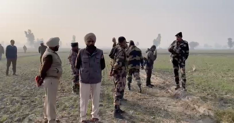 Punjab: नहीं बाज आ रहा पाक! फिर ड्रोन से भेजी 50 करोड़ से ज्यादा की हेरोइन, BSF ने की जब्त