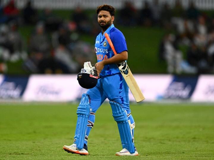 Rishabh Pant will be under pressure to perform well in India-Bangladesh ODI series here know the stats IND vs BAN: बांग्लादेश के खिलाफ फ्लॉप होने पर ऋषभ पंत की टीम इंडिया से होगी छुट्टी! जानें क्या कहते हैं आंकड़े