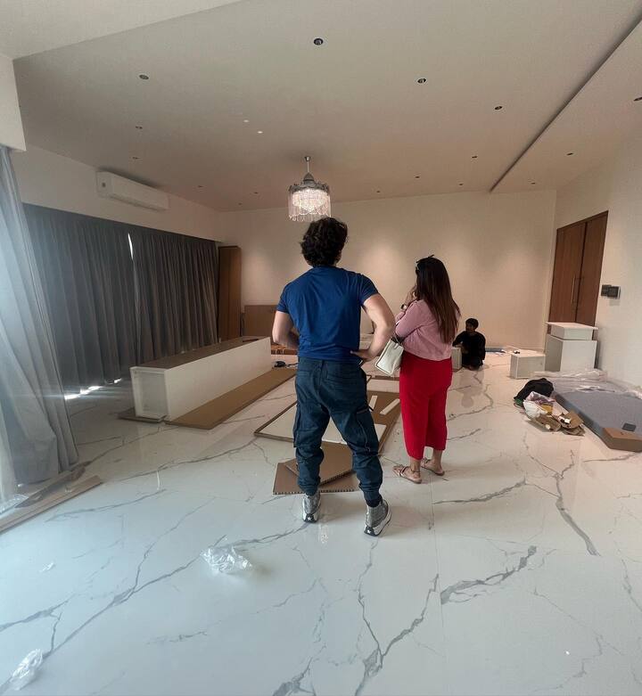 फिलहाल, अभी देबिना और गुरमीत अपने नए घर में शिफ्ट नहीं हुए हैं. दोनों अपने घर का इंटीरियर करवा रहे हैं.