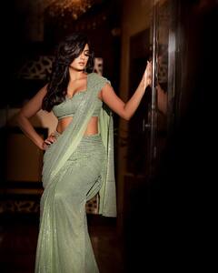 Shweta Tiwari Saree Look: पल्लू गिराकर श्वेता तिवारी ने बिखेरा हुस्न का जलवा, कातिल निगाहों ने उड़ाए फैंस के होश