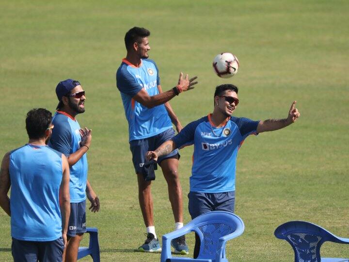 Bangladesh vs India: ढाका में खेले जाने वाले इस मुकाबले के लिए टीम इंडिया के खिलाड़ियों ने जमकर पसीना बहाया. इस दौरान कोहली, रोहित और अक्षर पटेल समेत सभी खिलाड़ी मौजूद रहे.
