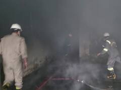 ग्रेटर नोएडा में इमारत की बेसमेंट में लगी भीषण आग, दमकल विभाग ने पाया काबू