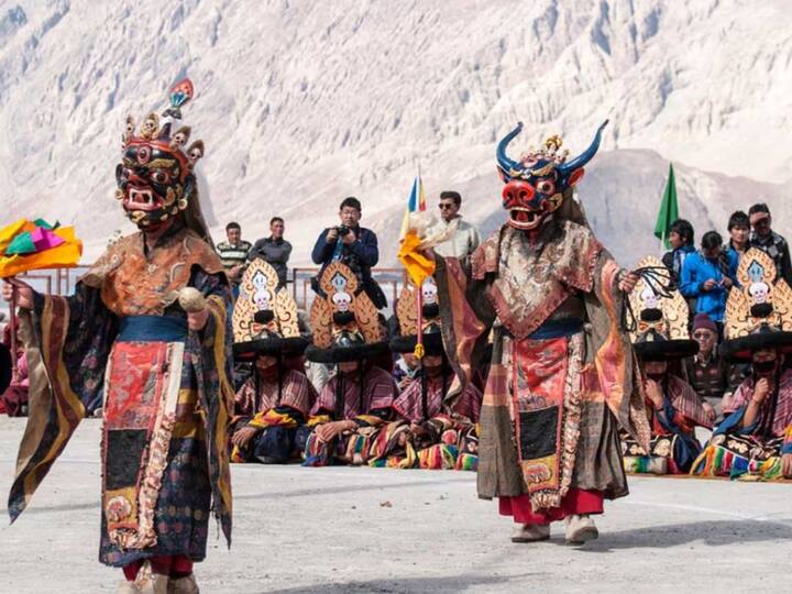 Galdan Namchot- This festival marks Tibetan New Year. It is celebrated in Ladakh, both as New Year and the birthday of Tsongkhapa, Tibetan saint. Monasteries have distinctive rituals and displays. Additionally, there are dances and other performances by monks. Feasts and fairs are also conducted in different places. (Image Source: Twitter)