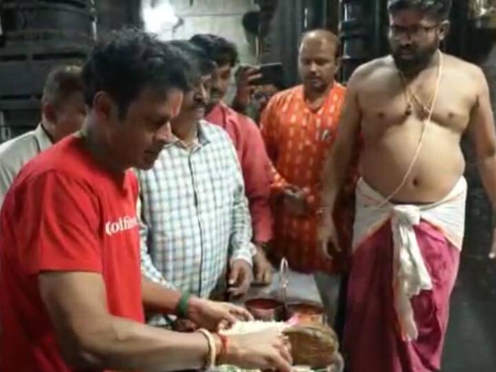 ‘वृक्ष प्रसाद’ ही मोहीम नव्हे, हा एक विचार आहे आणि हा विचार कोल्हापुरातूनच सुरू झाला. ज्यांची देव आणि आई-वडिलांवर श्रद्धा आहे, त्यांनी हा प्रसाद न्यायचा आहे. झाड कधी तुम्हाला फसवत नसल्याचे सयाजी शिंदे म्हणाले.