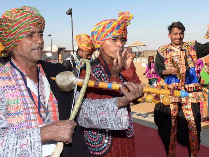 Rann Utsav- The Rann Mahotsav is celebrated in Kutch, one of the biggest salt deserts in the world, by showing and demonstrating the genuine Gujarati culture. India's captivating cultural festival features bright folk performances, adventure sports, and ethnic concerts. Along with the traditional cuisine and superb hospitality, all of this contributes to Rann Mahotsav's reputation as one of India's most breathtaking celebrations. People will be able to participate in adventure sports including camel riding, horseback riding, archery, parasailing, and more in the desert. This festival is held from October 26 to February 20, 2023. (Image Source: Twitter)