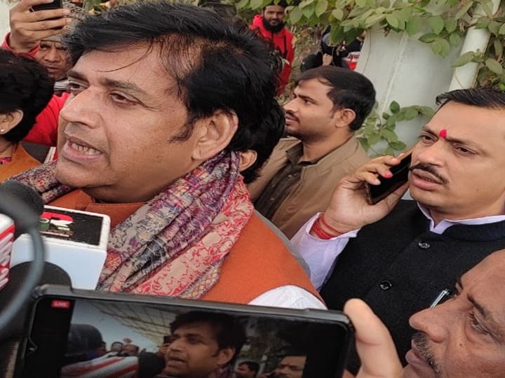 Bihar Politics: Bhojpuri Star Ravi Kishan Statement on CM Nitish Kumar and Says BJP Will Win Kurhani By Elections 2022 Bihar Politics: पटना में CM पर हमलावर हुए रवि किशन, कहा- नीतीश कुमार ने बिहार को 20 साल पीछे धकेला