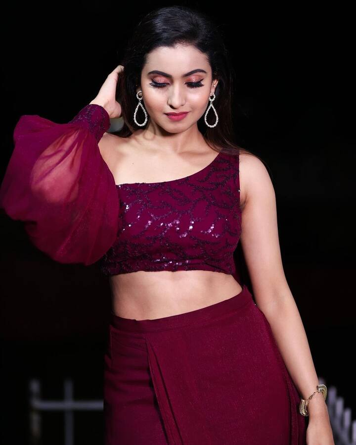 పలు టీవీ షోలు చేస్తూ బిజీగా ఉంటోంది దీపికా. Photo Credit@Deepika Pilli/instagram