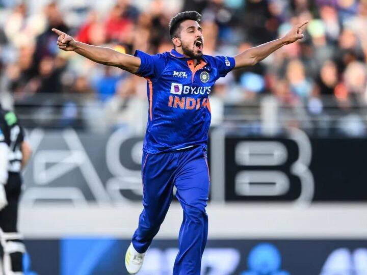 IND vs BAN Tour Umran Malik To Replace Injured Mohammed Shami In ODI Squad IND vs BAN: बांग्लादेश के खिलाफ सीरीज के लिए टीम इंडिया में शामिल हुए उमरान मलिक, शमी चोट की वजह से बाहर