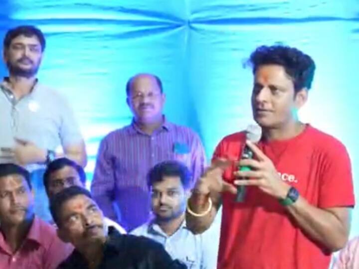 Manoj Bajpayee In Kolhapur : देवी अंबाबाईचा प्रसाद म्हणून मिळालेला वृक्ष तुमच्या अनेक पिढ्यांना लाभदायक ठरेल, असे मत मनोज वाजपेयी यांनी व्यक्त केले. यावेळी अभिनेते सयाजी शिंदे उपस्थित होते.