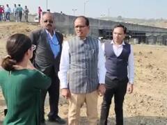 एमपीः सीएम शिवराज ने किया तीन अफसरों को सस्पेंड, अचानक निरीक्षण करने पहुंचे थे डिंडौरी