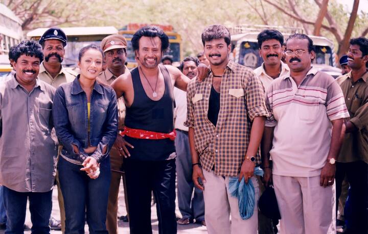 பாபா ஷூட்டிங்கின் போது, விஜய்யின் பகவதி படமும் ஒரே இடத்தில் படமாக்கப்பட்டது. அப்போது எடுக்கப்பட்ட புகைப்படம்