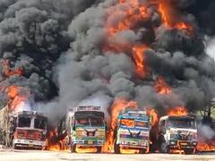 होटल के सामने खड़ी चार ऑयल टैंकर में लगी आग, तीन घंटे की कड़ी मशक्कत के बाद पाया गया काबू