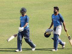 IND vs BAN 1st ODI: टीम इंडिया ने ढाका वनडे से पहले जमकर बहाया पसीना, जानें किसका पलड़ा है भारी