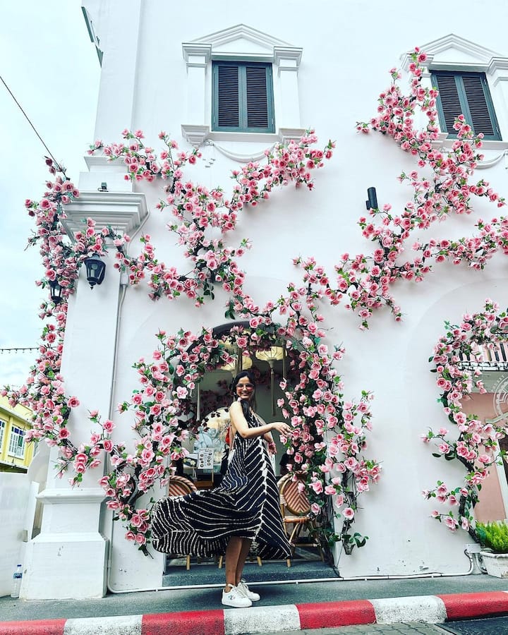 આ તસવીરોમાં આંખો પર ચશ્મા પહેરીને જાસ્મિન કિલર લુકમાં દેખાઈ રહી છે. અભિનેત્રીની આ સુંદર સ્ટાઈલ ચાહકોને પણ પસંદ આવી હતી.