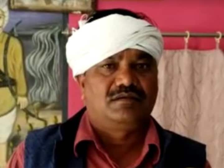 Bharat Jodo Yatra: राहुल गांधी से मिलना शिक्षक को पड़ा भारी, DEO ने सुनाया निलंबन का फरमान MP News DEO suspends teacher Rajesh Kannoje who met Rahul Gandhi in Bharat Jodo Yatra ann Bharat Jodo Yatra: राहुल गांधी से मिलना शिक्षक को पड़ा भारी, DEO ने सुनाया निलंबन का फरमान