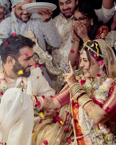 In Pics: ईशा कंसारा ने सिद्धार्थ अमित संग लिए सात फेरे, हाथों में चूड़ा..माथे पर मांग पट्टी पहने गजब की खूबसूरत दिखीं एक्ट्रेस