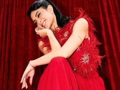 Jacqueline Photos: ఆనందంతో మురిసిపోతున్న లంక బ్యూటీ జాక్వెలిన్, ఎందుకో తెలుసా !