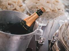 शैंपियन खोलने में हर साल मरते हैं कई लोग, इसके प्रेशर का ये फैक्ट जानने के बाद आप भी ध्यान रखेंगे