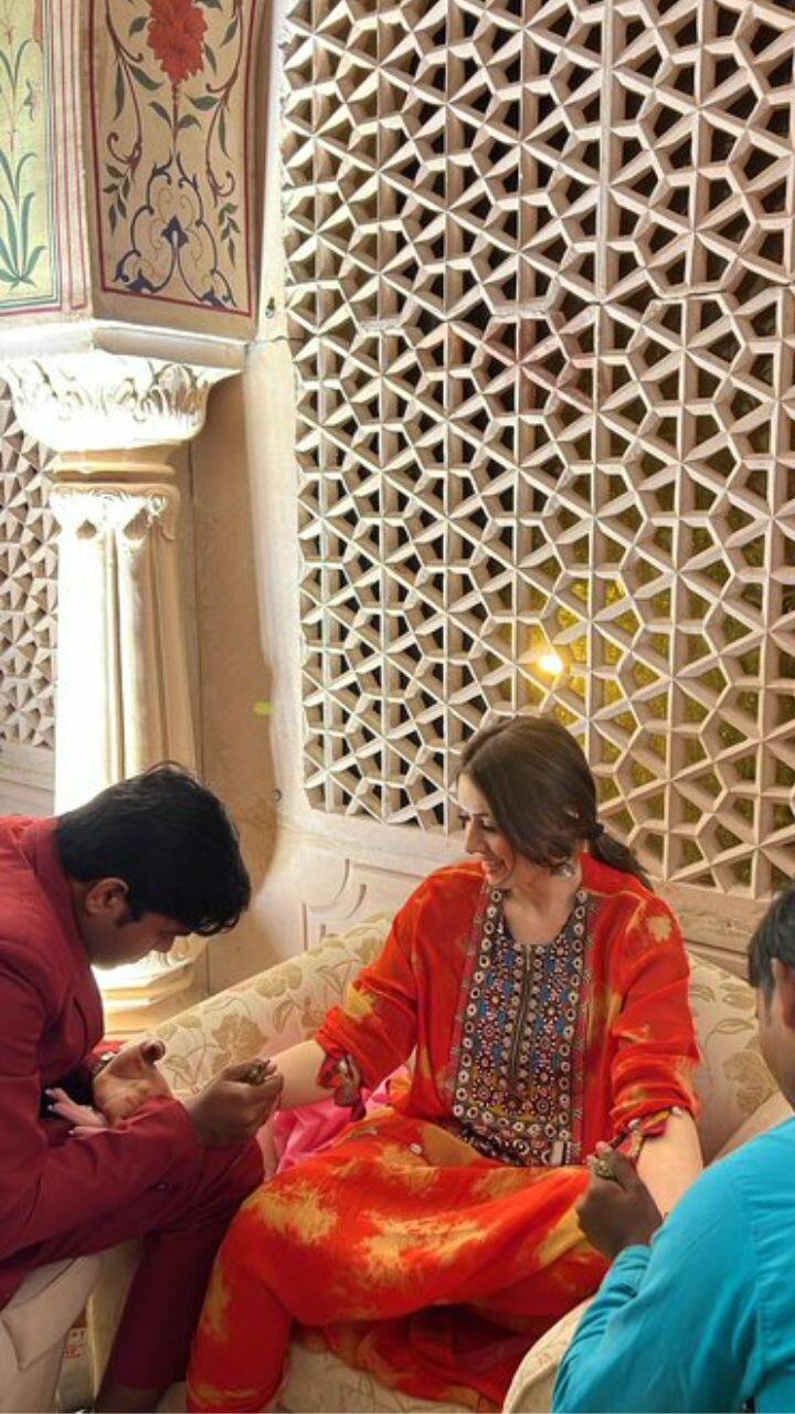 ஹன்சிகாவிற்கு மெஹந்தி நிகழ்ச்சி நடத்தப்பட்டது