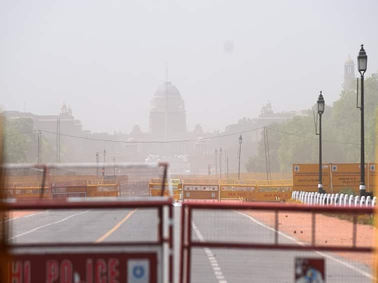 Severe air pollution in capital, Centre's air quality panel bans non-essential construction work in Delhi-NCR Delhi Air Pollution: Centre Bans Non-Essential Construction Work As AQI Reaches 'Severe' Category