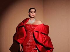 PHOTO: आई झाल्यानंतर पहिल्यांदाच सोनम कपूरने फ्लॉन्ट केली स्लिम फिगर; पाहा फोटो!