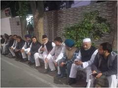 आसिम रजा ने एसपी ऑफिस के बाहर शुरू किया धरना, प्रशासन पर लगाया गंभीर आरोप