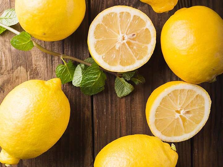 lemons can solve big problems in your life, if you don't believe then try it सिर्फ सेहत के लिए ही नहीं, निखार के लिए काम की चीज है नींबू... ये लेमन हैक्स अपनाकर देखिए