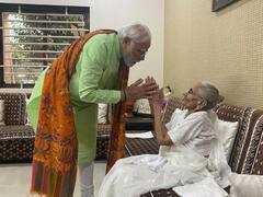गुजरात की वोटिंग से पहले मां के पास पहुंचे पीएम मोदी, साथ बैठकर पी चाय, दिल को छू लेंगी खूबसूरत तस्वीरें