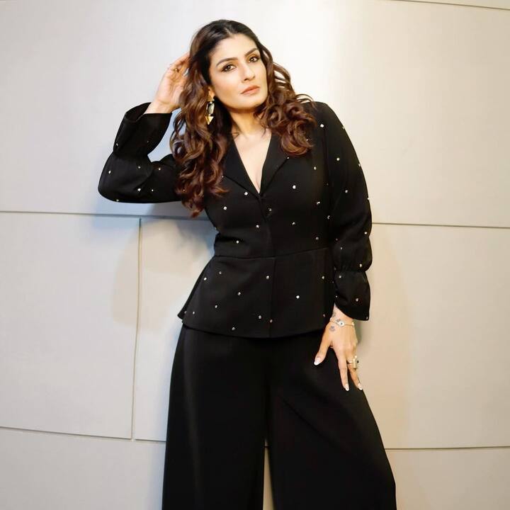 मोहरा चित्रपटातील 'टिप टिप बरसा पानी' हे आयकॉनिक गाणे आजही लोक आवडीनं बघतात. (फोटो सौजन्य:officialraveenatandon/इन्टाग्राम)