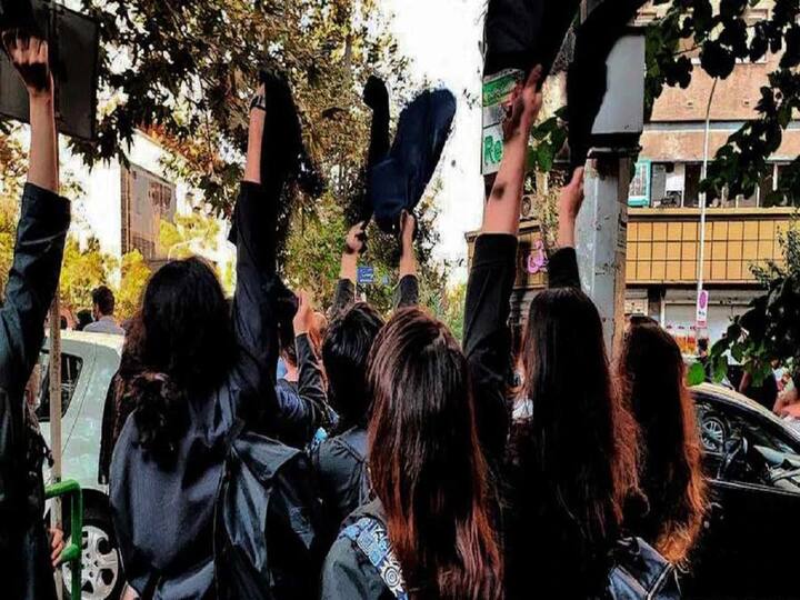 Iran abolishes morality police after months-long anti-hijab protests know details Iran Anti Hijab Protest: తప్పులు దిద్దుకుంటున్న ఇరాన్ ప్రభుత్వం, మొరాలిటీ పోలీస్‌ వ్యవస్థ రద్దు
