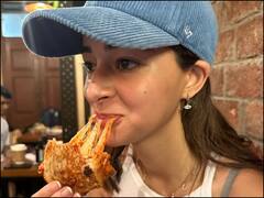 PICS: मुंबई की सड़कों पर घूमने निकलीं अनन्या पांडे, स्ट्रीट लाइफ को खुलकर किया एंजॉय, देखें फोटोज