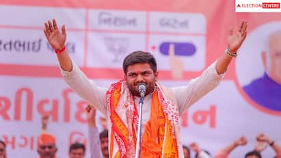 Gujarat Assembly Election 2022: બીજા તબક્કાના મતદાનના ગણતરીના કલાકો પહેલાં જ વિરમગામમાં વિવિધ પોસ્ટર લાગતા હાર્દિક પટેલની મુશ્કેલી વધી છે.