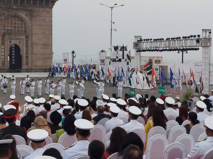 सायंकाळी सात वाजण्याच्या सुमारास हा कार्यक्रम संपला.