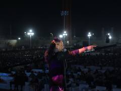 दुनिया की सबसे ऊंची शिव प्रतिमा के सामने कैलाश खेर ने किया परफॉर्म, झूमते नजर आए दर्शक