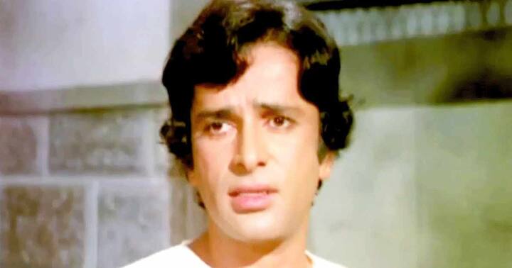शशी कपूर यांना 2011 साली भारत सरकारने पद्मभूषण पुरस्काराने सन्मानित केले. दादासाहेब फाळके पुरस्कारानेदेखील त्यांना सन्मानित करण्यात आले आहे.