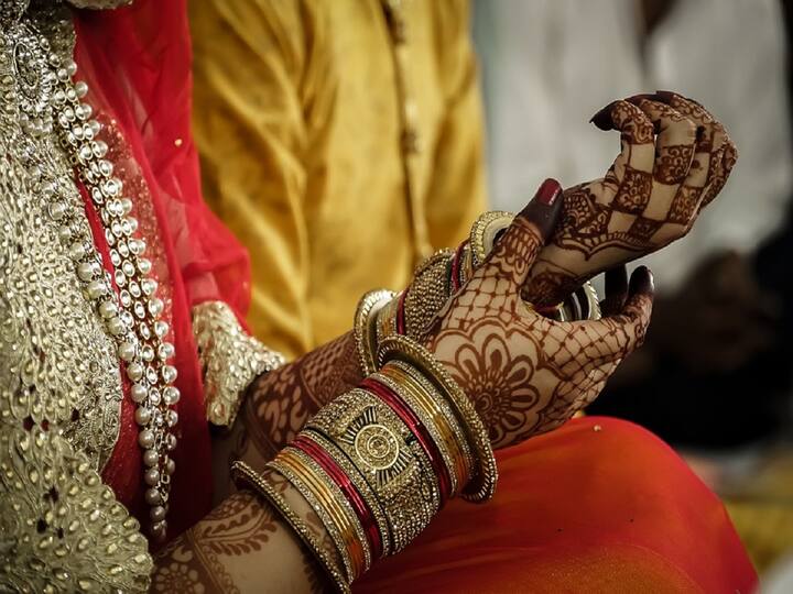 Andhra Pradesh Wedding Rush Function Halls Shopping Malls Full Rush Due To Marriages in AP AP Wedding Rush: కళకళలాడుతున్న కళ్యాణ మండపాలు- మూఢం ముగియడంతో మోగుతున్న బాజాభజంత్రీలు