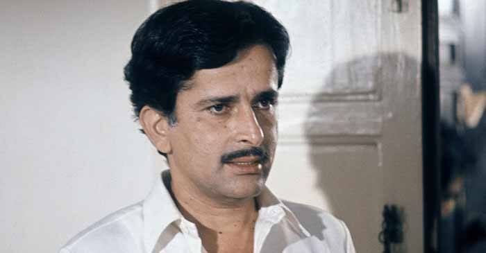 शशी कपूर यांनी 1961 साली 'धर्मपुत्र' या सिनेमाच्या माध्यमातून खऱ्या अर्थाने बॉलिवूडमध्ये पदार्पण केलं.