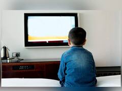 Television While Eating: जेवताना टीव्ही पाहण्याची सवय ठरू शकते घातक; जाणवू शकतात या समस्या