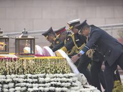 Navy Day 2022: CDS Gen Anil Chauhan, Navy & IAF Chiefs Pay Tributes At National War Memorial — SEE PICS