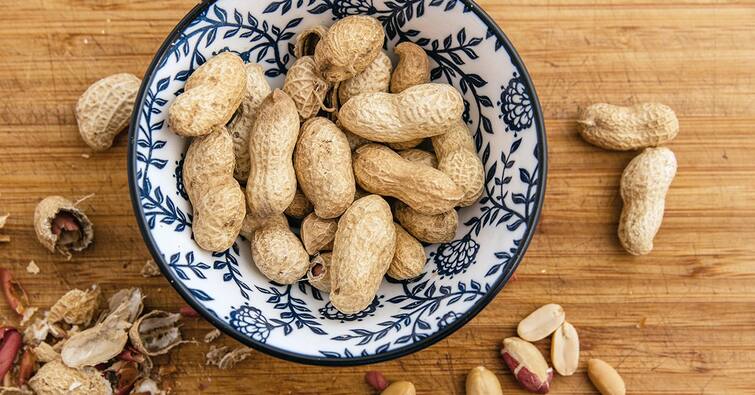 Side Effects of Peanuts : You are fond of eating peanuts in winter but be careful, otherwise these problems will start. Side Effects of Peanuts :  ਸਰਦੀਆਂ ਵਿੱਚ ਮੂੰਗਫਲੀ ਖਾਣ ਦੇ ਹੋ ਸ਼ੌਕੀਨ ਪਰ ਸਾਵਧਾਨ ਰਹੋ, ਨਹੀਂ ਤਾਂ ਸ਼ੁਰੂ ਹੋ ਜਾਣਗੀਆਂ ਇਹ ਸਮੱਸਿਆਵਾਂ