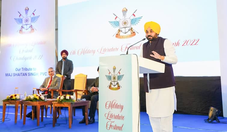 DESCRIBES IT AS A NEED OF HOUR TO MOTIVATE THE YOUTH FOR JOINING THE ARMED FORCES ਨੌਜਵਾਨਾਂ ਨੂੰ ਹਥਿਆਰਬੰਦ ਬਲਾਂ ਵਿੱਚ ਸ਼ਾਮਲ ਹੋਣ ਲਈ ਪ੍ਰੇਰਿਤ ਕਰਨ ਲਈ ਇਸ ਨੂੰ ਸਮੇਂ ਦੀ ਲੋੜ ਦੱਸਿਆ- CM ਮਾਨ