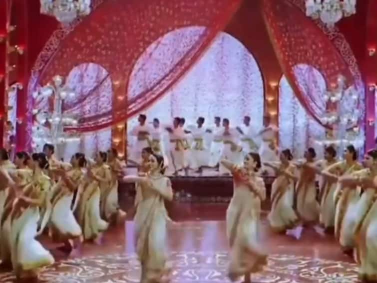 FIFA Fever On 'Devdas': Madhuri And Aishwarya Dance To 'Waka Waka' And Not 'Dola Re Dola'. Watch Viral Video FIFA Fever On 'Devdas': Madhuri And Aishwarya Dance To 'Waka Waka' And Not 'Dola Re Dola'. Watch Viral Video