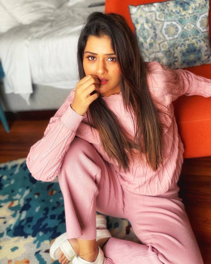 అందం, అభినయంతో ప్రేక్షకులను ఆకట్టుకుంది. Photo Credit: Payal Rajput/Instagram