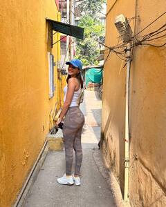 PICS: मुंबई की सड़कों पर घूमने निकलीं अनन्या पांडे, स्ट्रीट लाइफ को खुलकर किया एंजॉय, देखें फोटोज