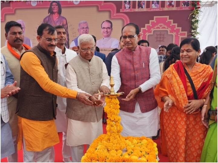 Madhya Pradesh CM Shivraj Singh Chouhan unveiled statue of Tantia Bhil on his balidan diwas in indore Madhya Pradesh: टंट्या भील के बलिदान दिवस कार्यक्रम में पहुंचे सीएम, बोले- पहले की सरकारों ने नहीं लगाई प्रतिमा